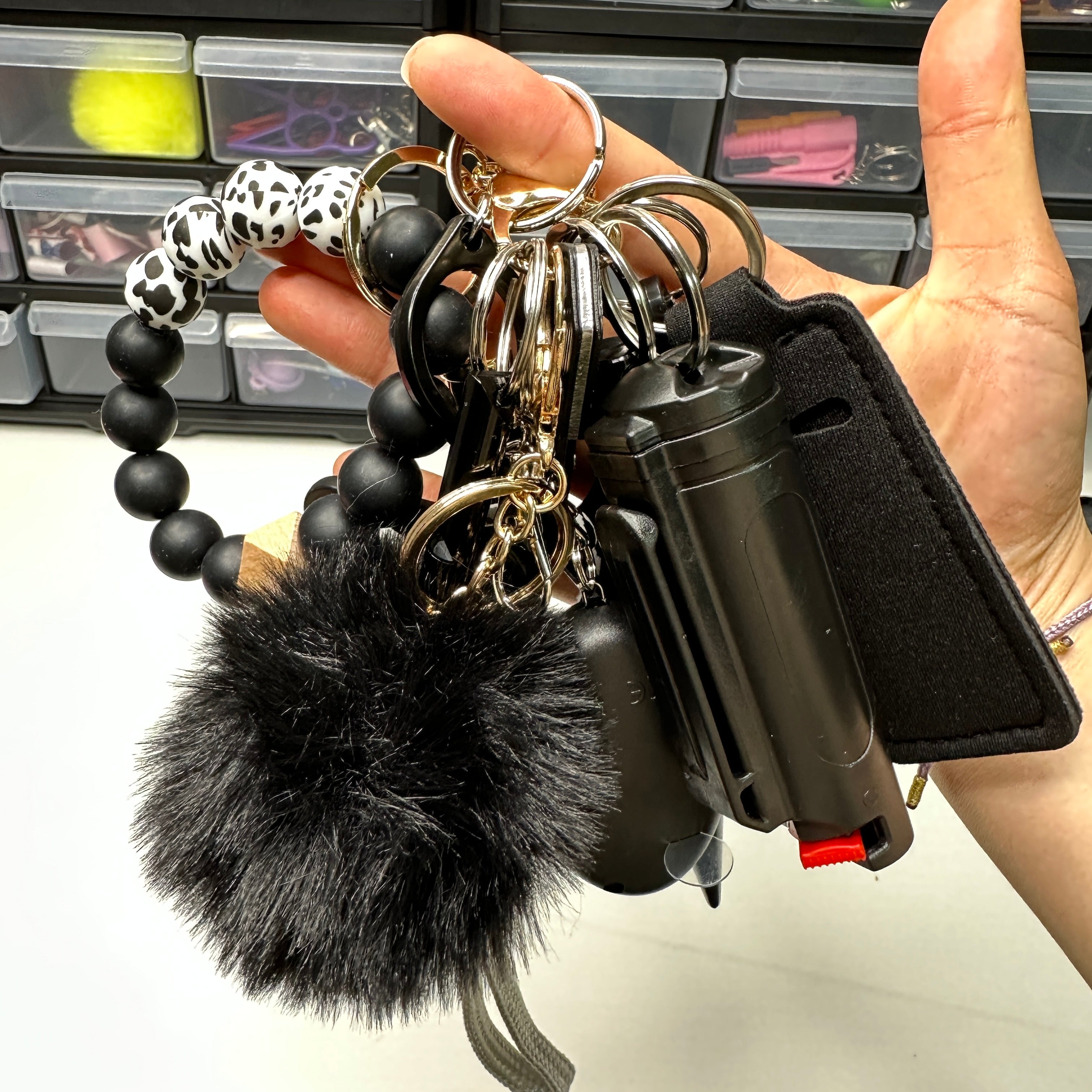 All Black Key Chains For You – Carlinalashes